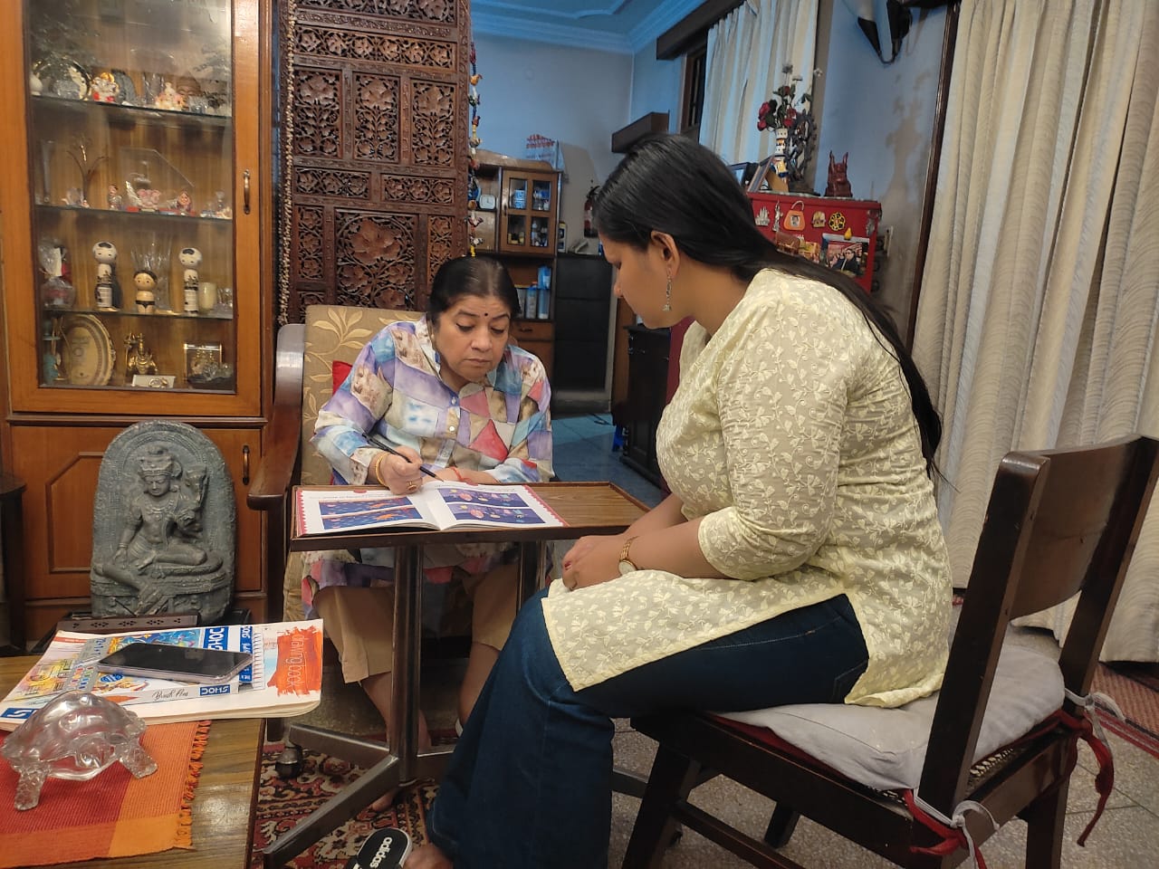 senOcare dementia care companion engaging an elderly patient at home
